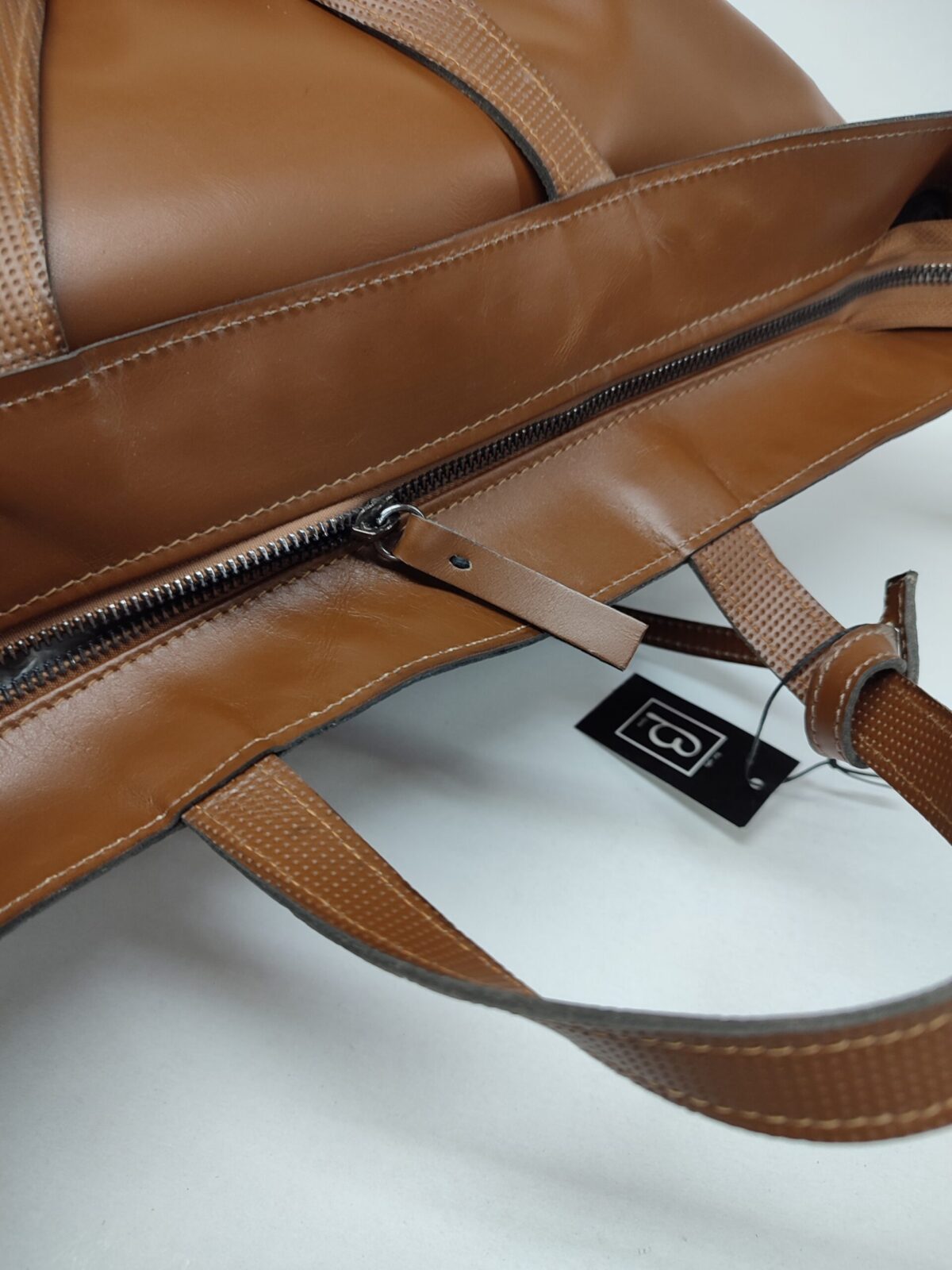 XXL Camel Luxury Leather Weekend Bag - Image 6