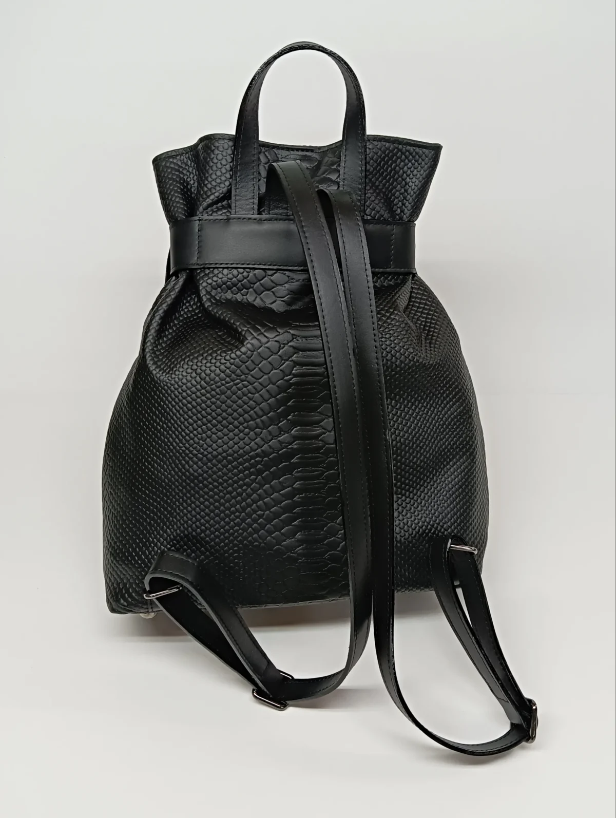 Ofis Queen Black Pouch - Image 5