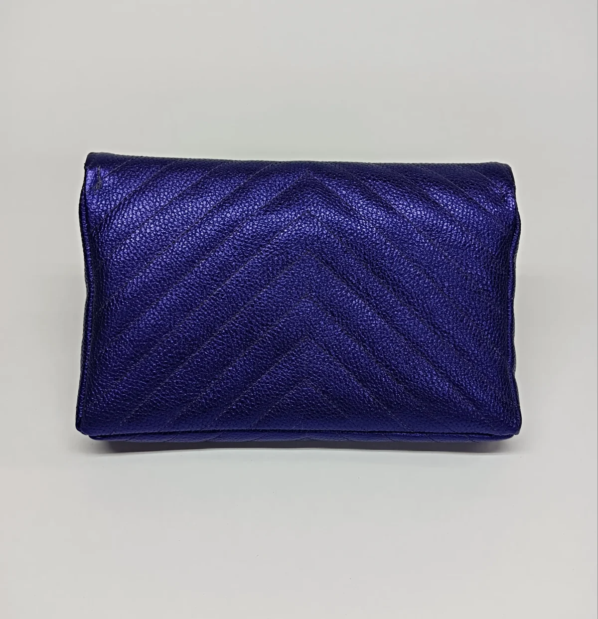 V Grained Diamond Clutch Bag - Image 5