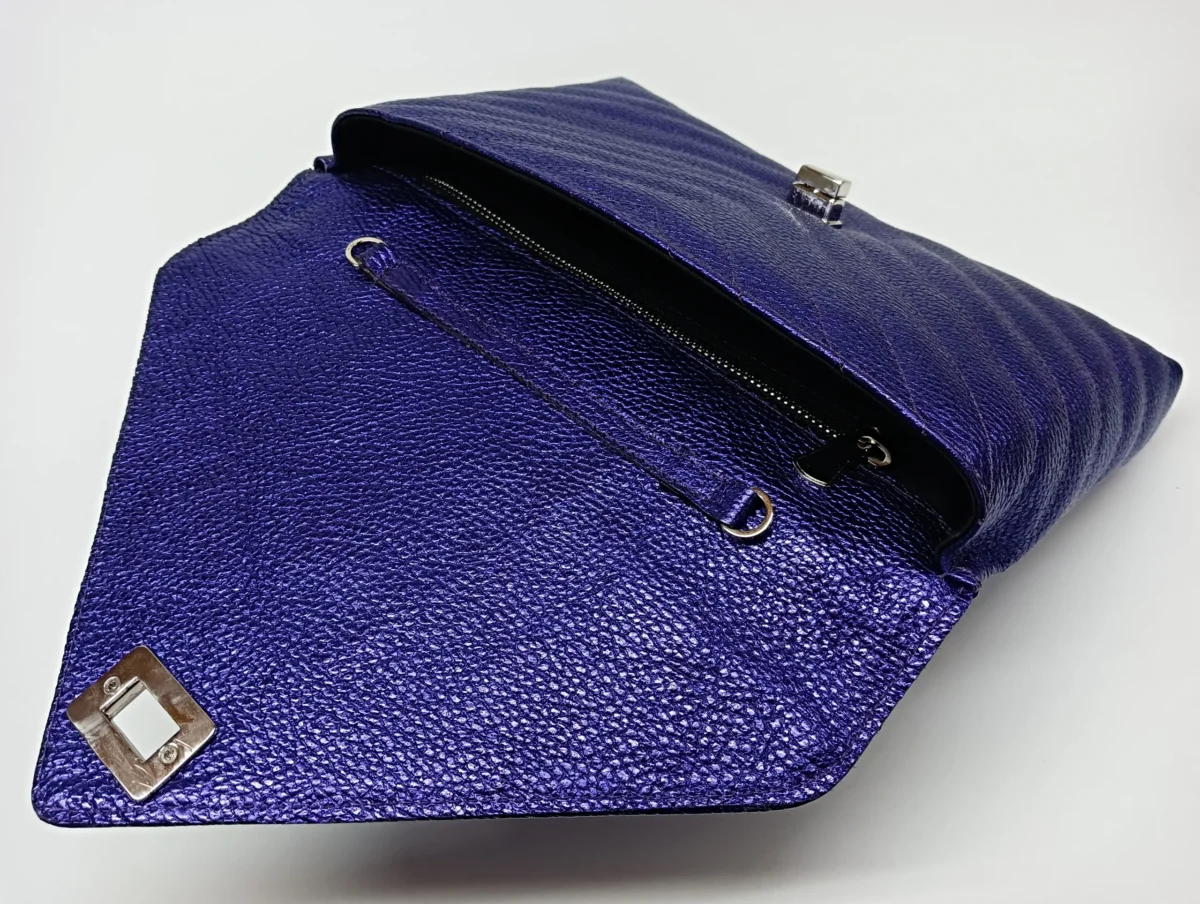 V Grained Diamond Clutch Bag - Image 7