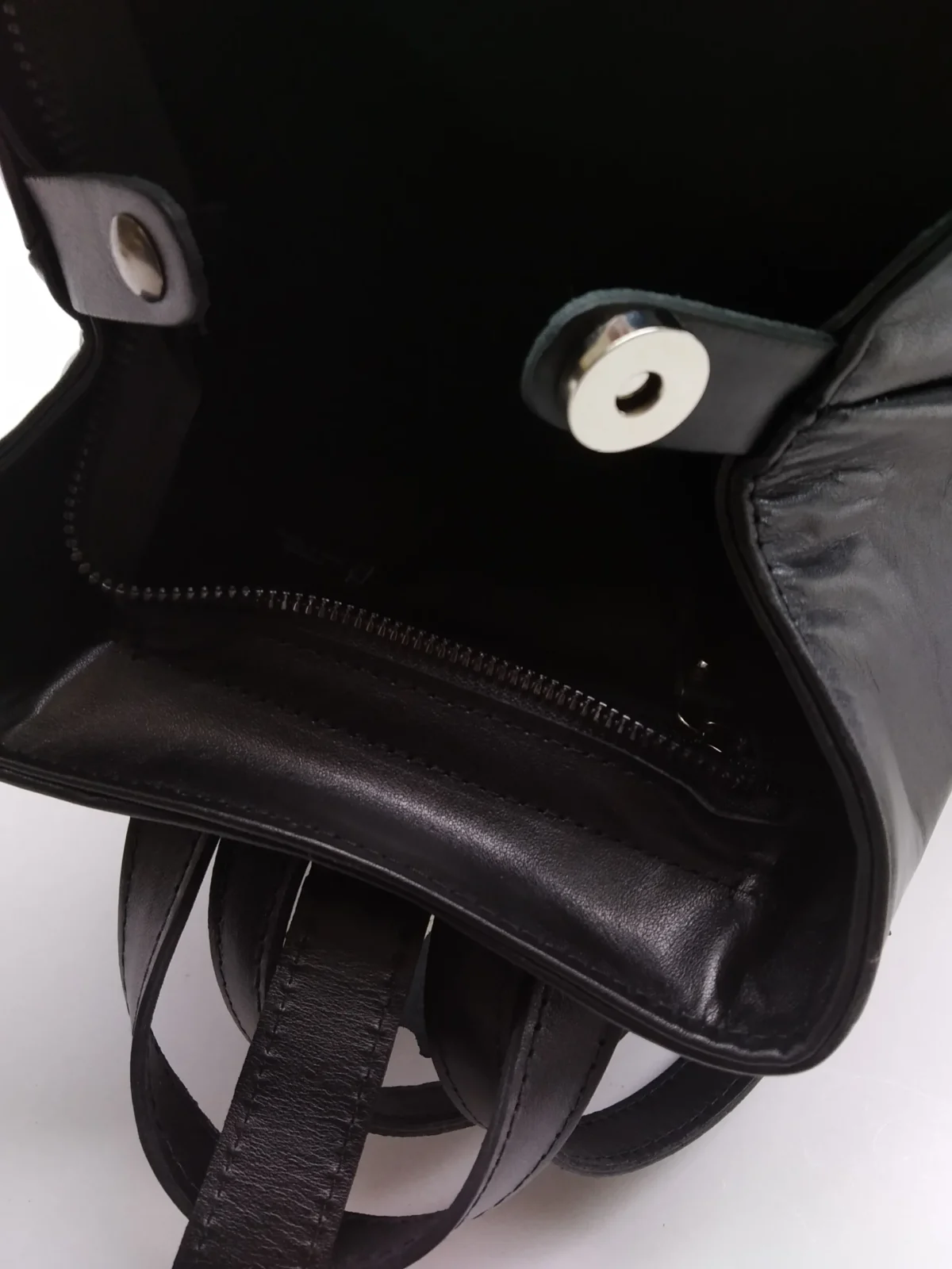 Ofis Queen Black Pouch - Image 8