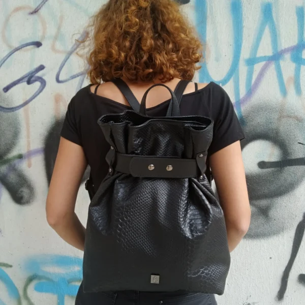 Ofis Queen Black Pouch