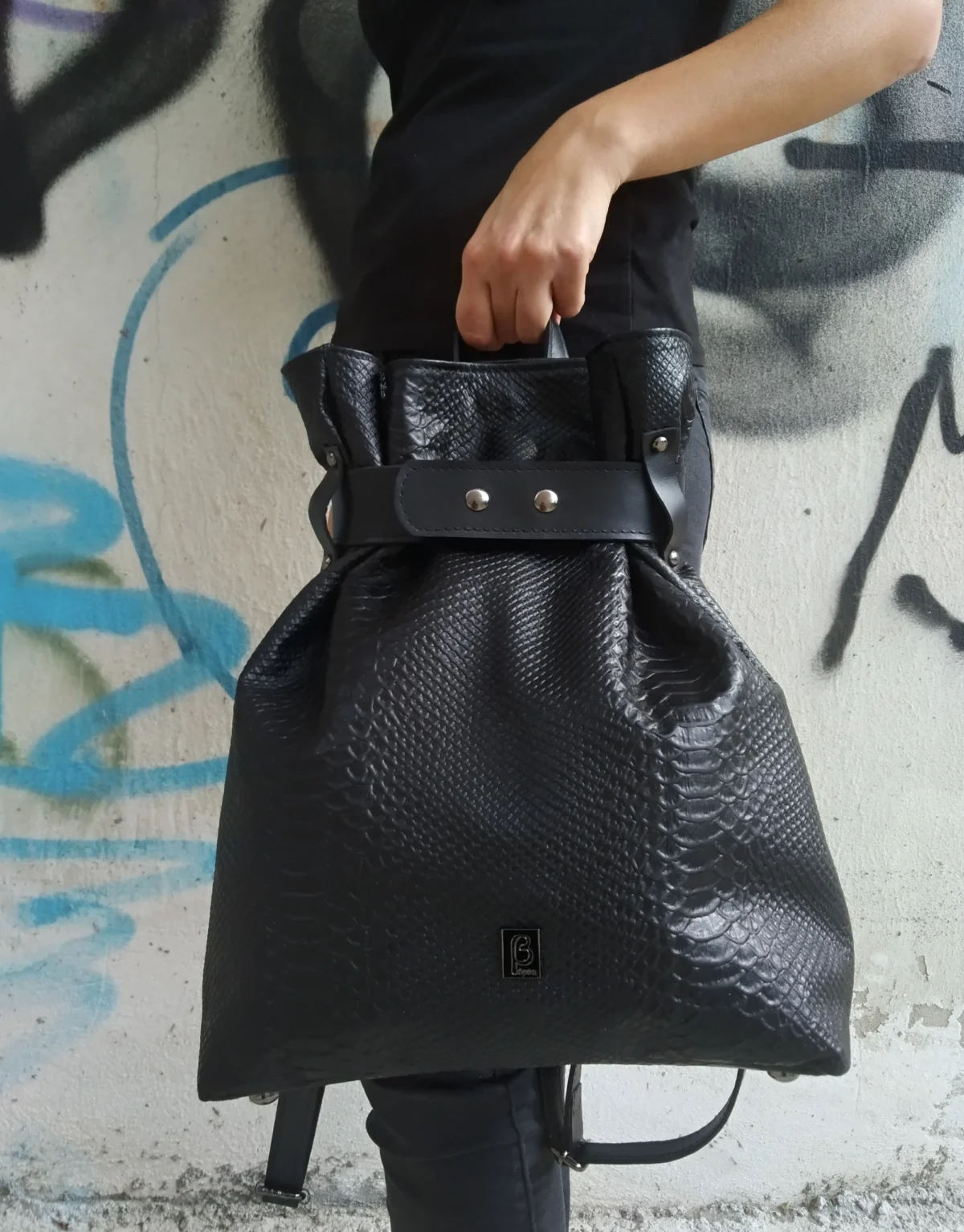 Ofis Queen Black Pouch - Image 3