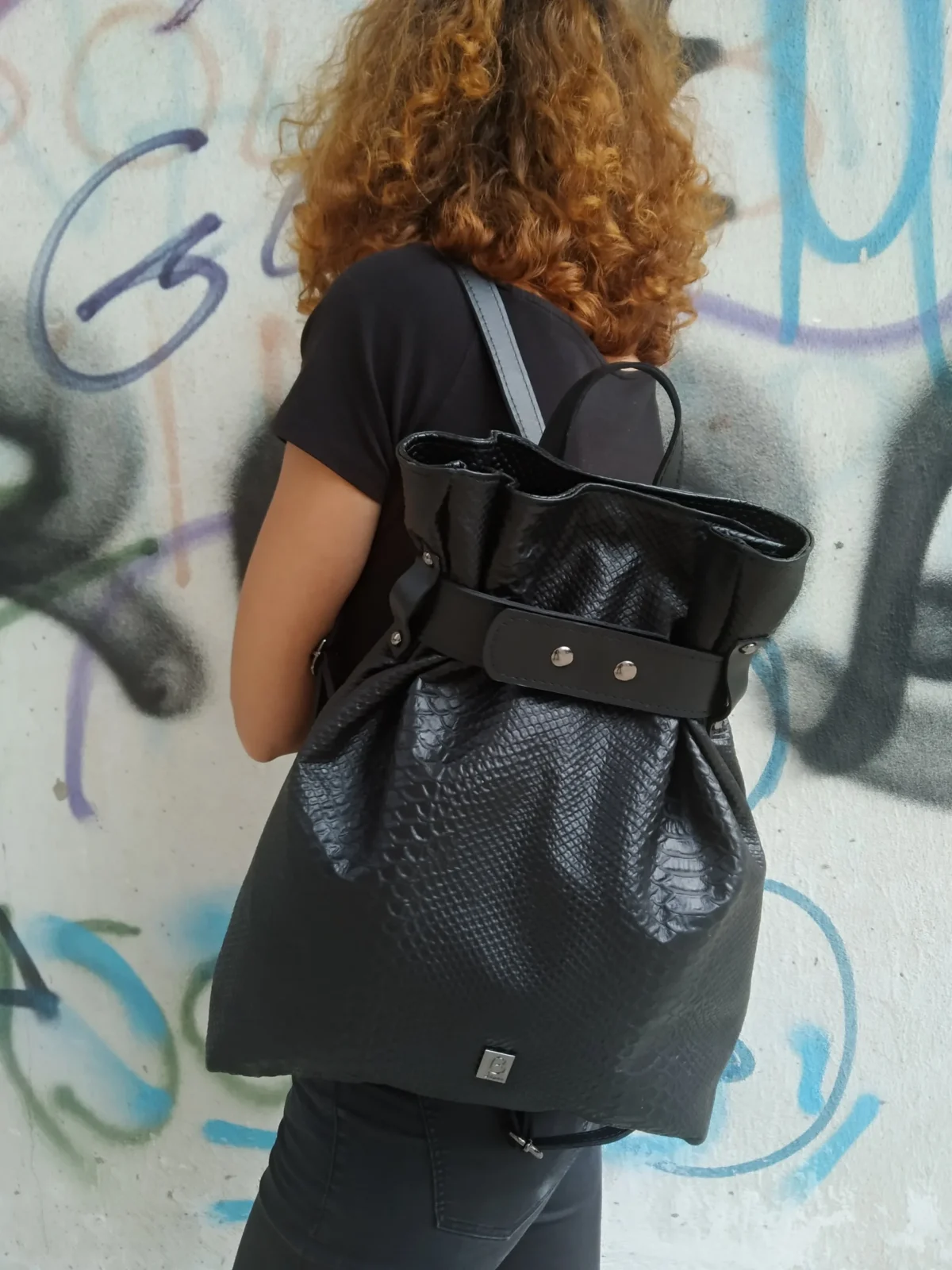 Ofis Queen Black Pouch - Image 2