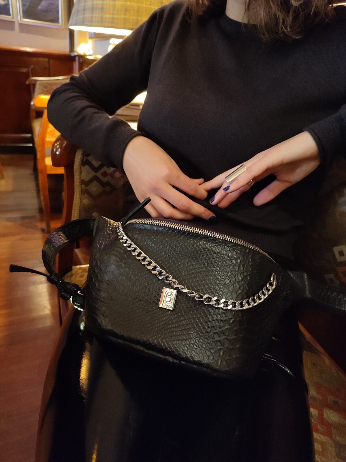 Ofis Queen Belt Bag - Image 4