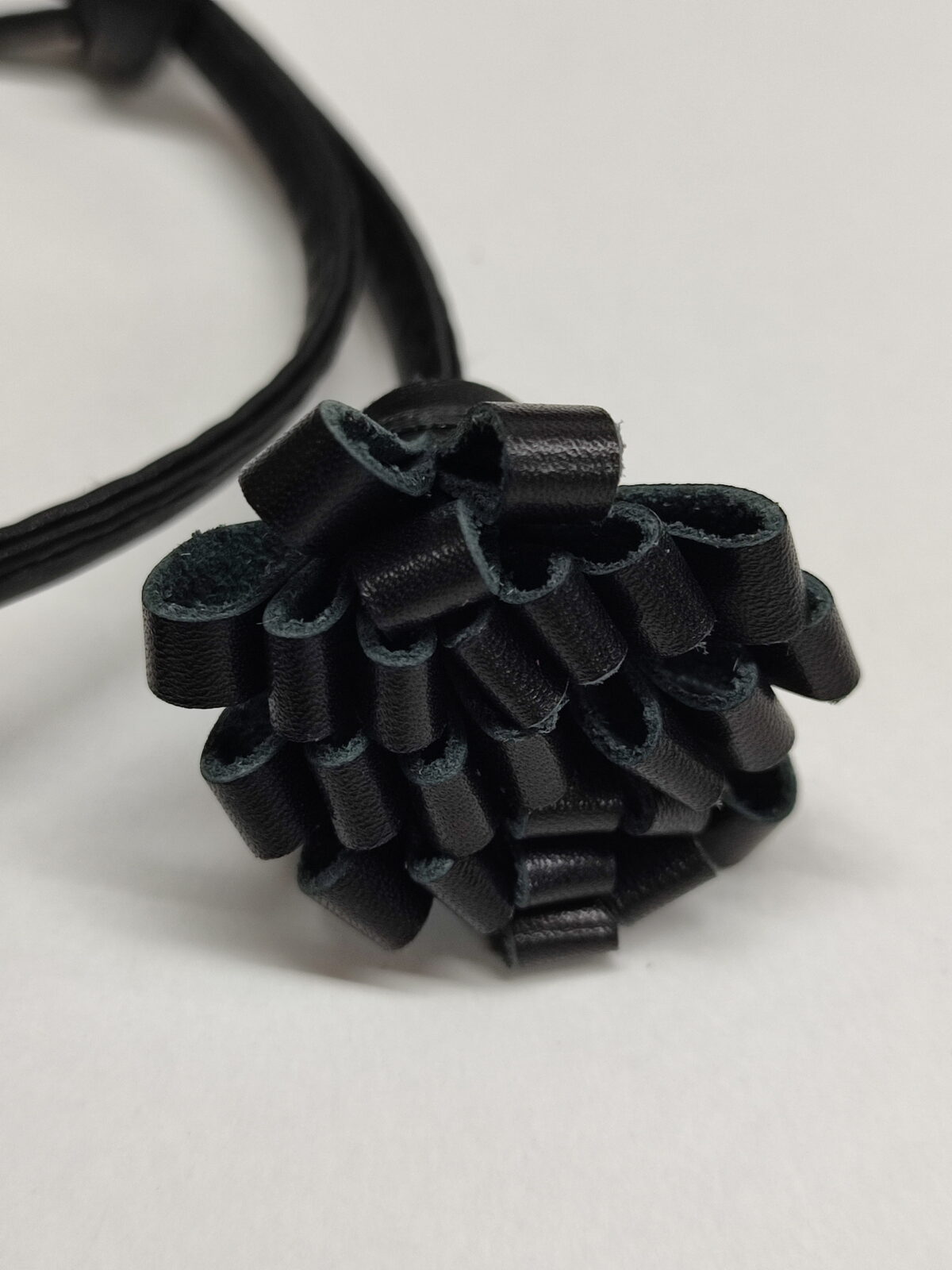 Pom-Pom Virsa Leather - Image 3