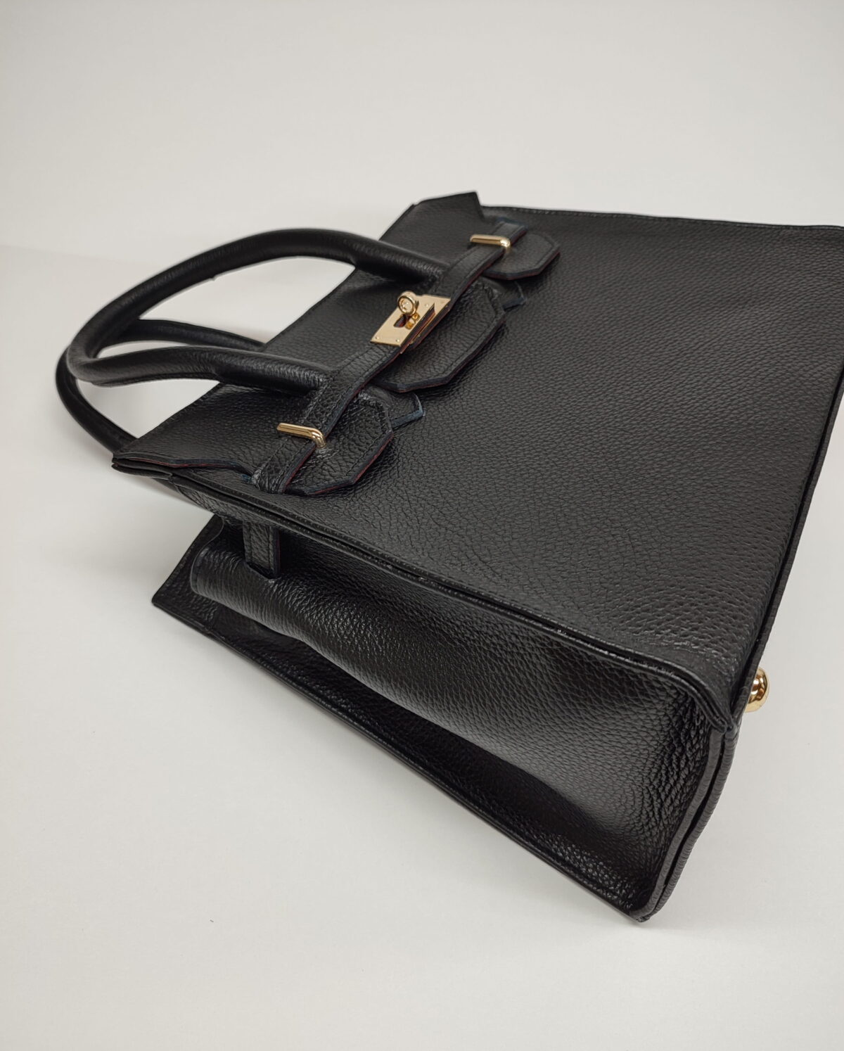 Classic Luxurious Leather Tote - Image 7