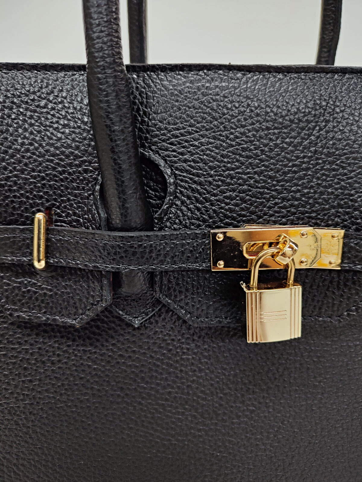Classic Luxurious Leather Tote - Image 8
