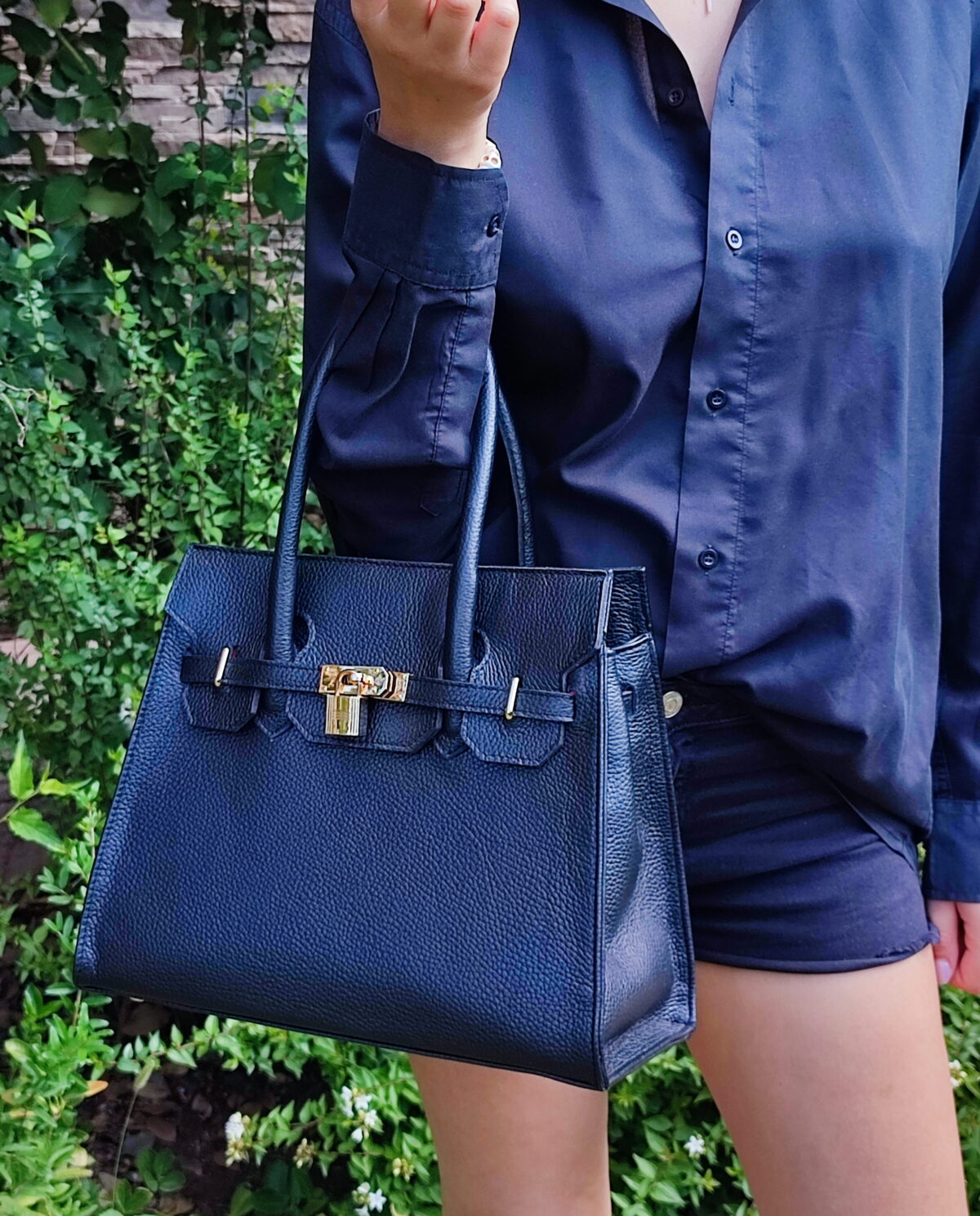Classic Luxurious Leather Tote - Image 4